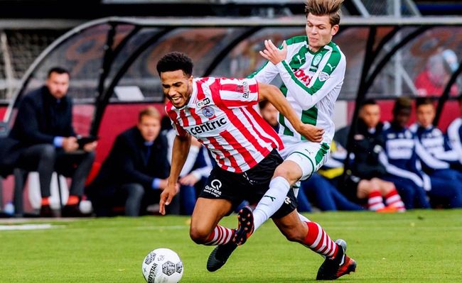 两人一前一 两人一前一